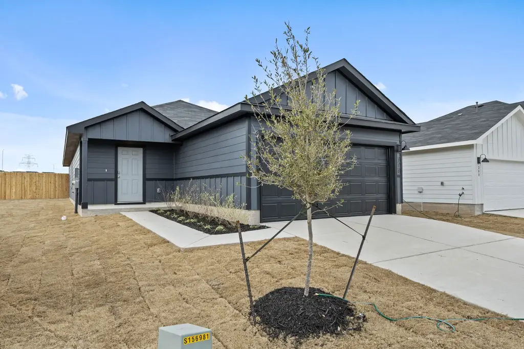 210 Langston Drive, Maxwell