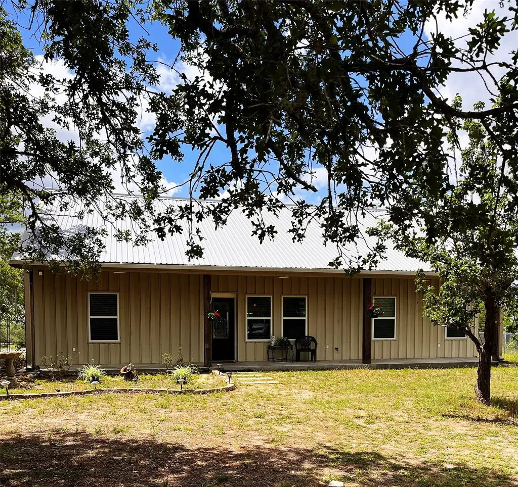 3873 Fm 1624, Lincoln