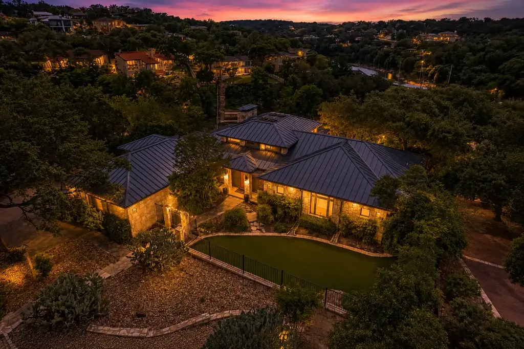 917 Challenger, Lakeway