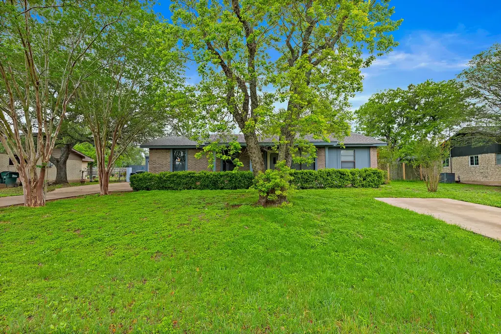 205 Hitching Post Drive, Kyle
