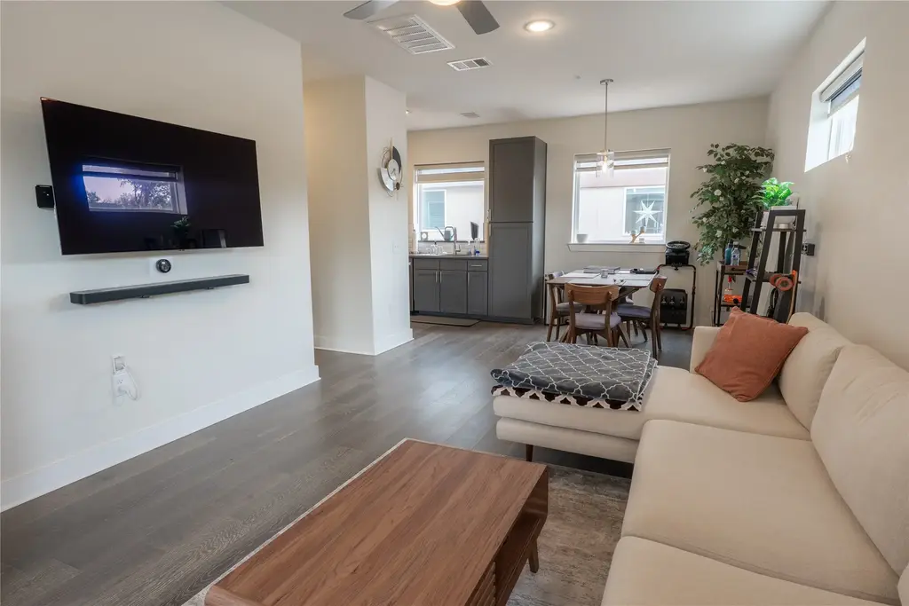 2827 Manor Road #4101, Austin
