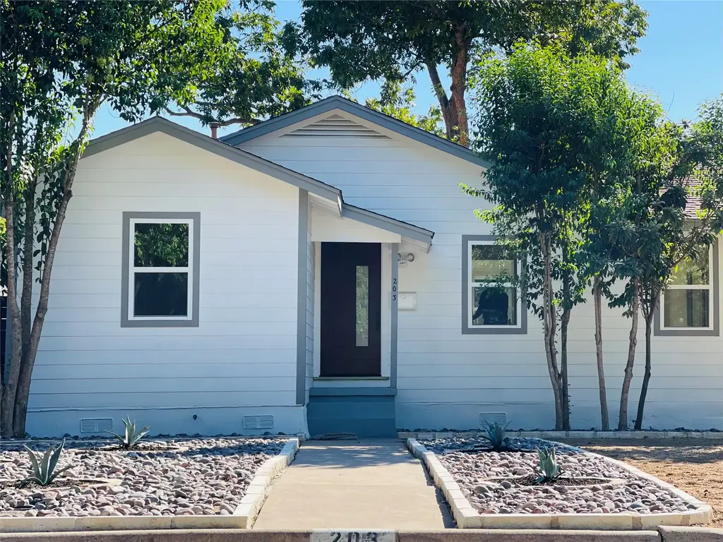 203 Nelray Boulevard, Austin