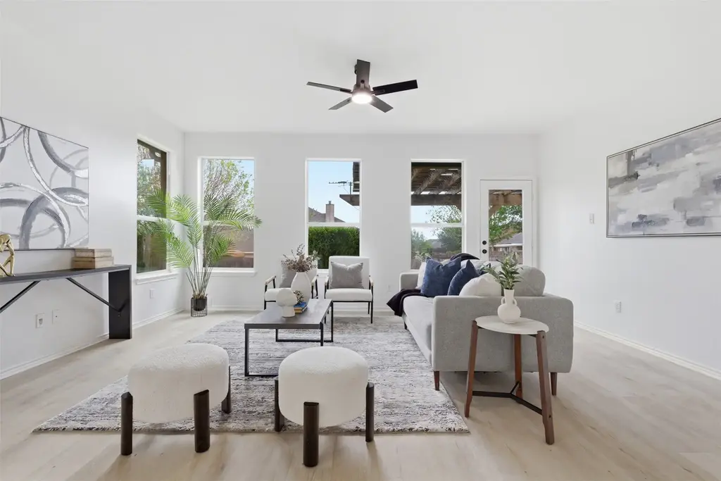 461 Hot Spring Valley, Buda