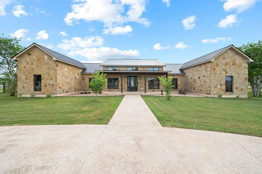 115 Lakeside Cove, Martindale