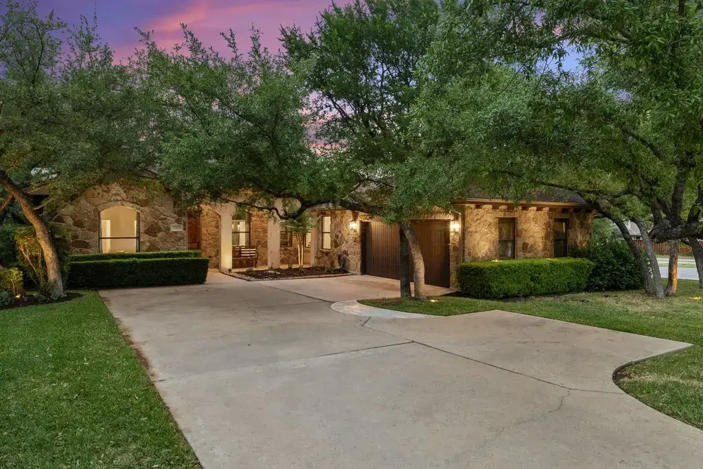 102 Blue Jay Drive, Lakeway