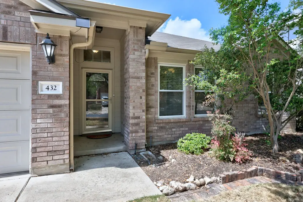 432 Falcon Lane, Leander