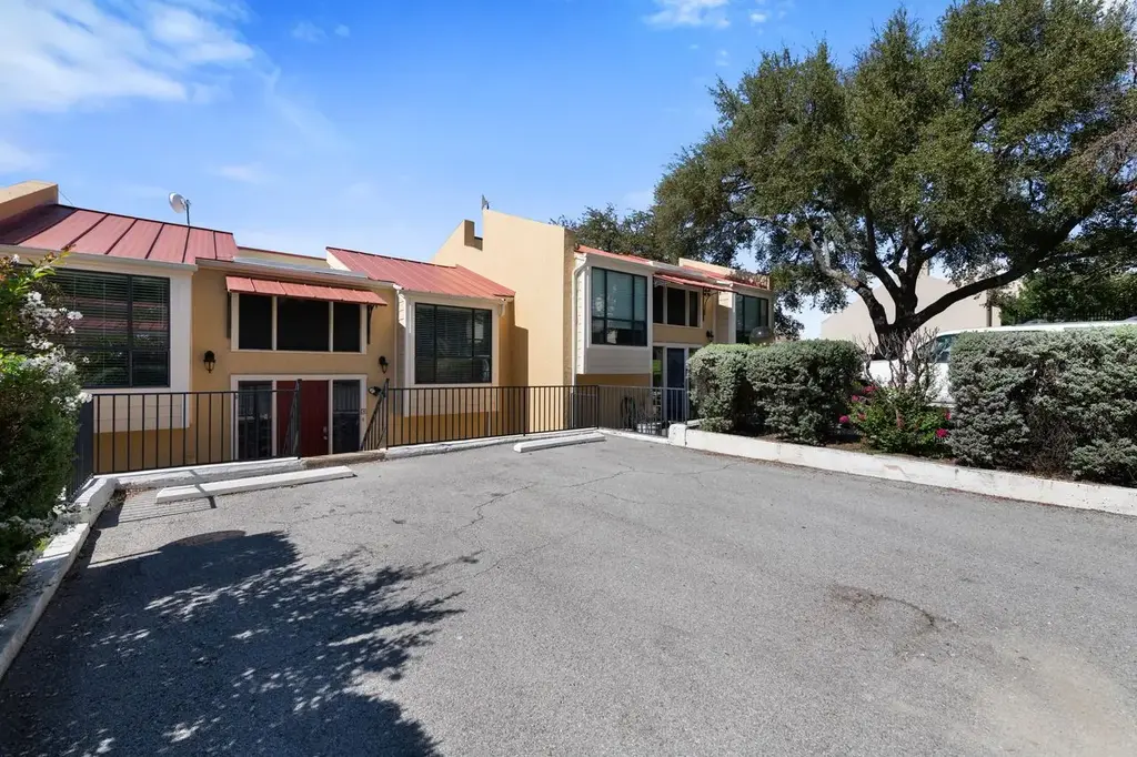 402 Hi Stirrup E4, Horseshoe Bay