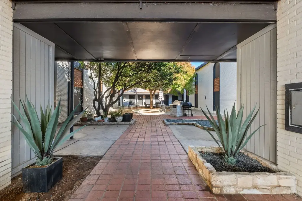 1220 W Anderson Lane 106, Austin