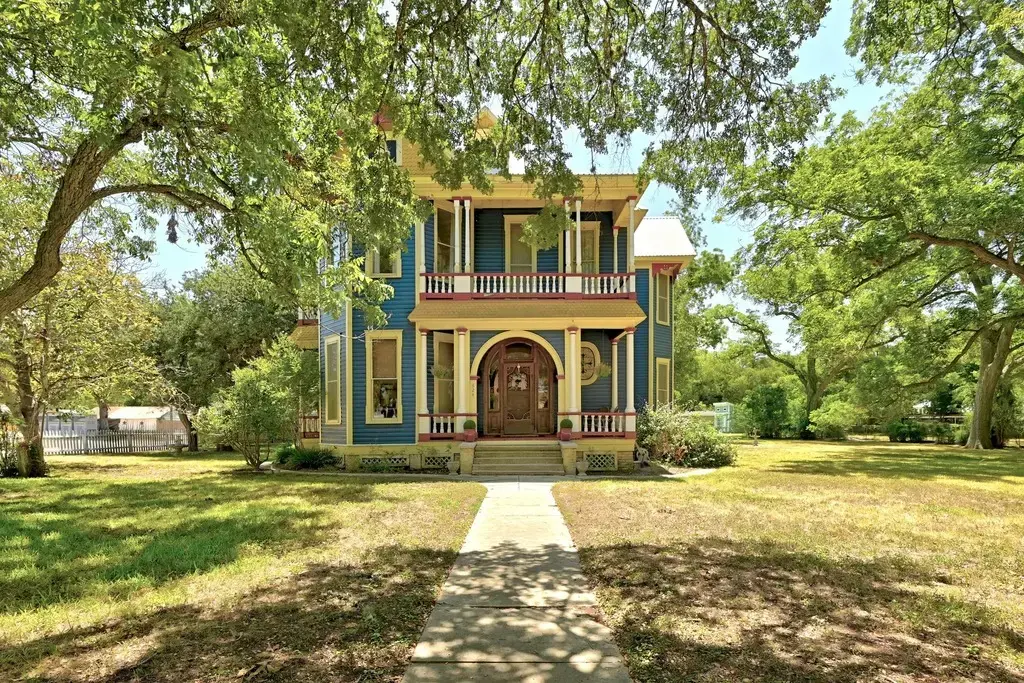 624 Saint Louis Street, Gonzales