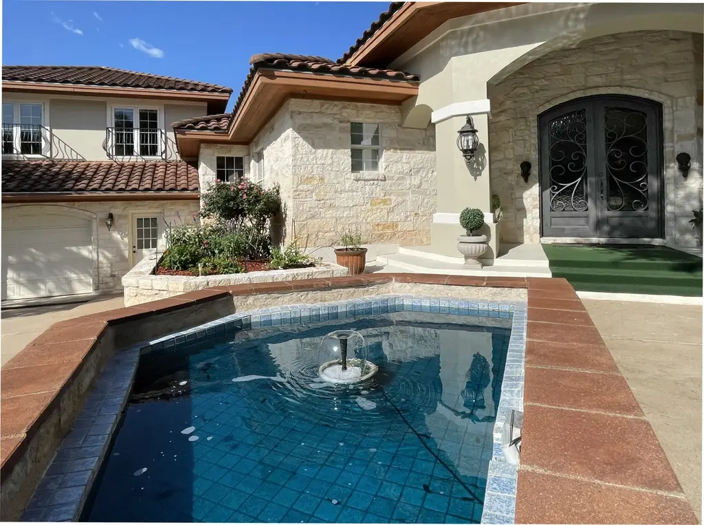 25400 River Road, Spicewood