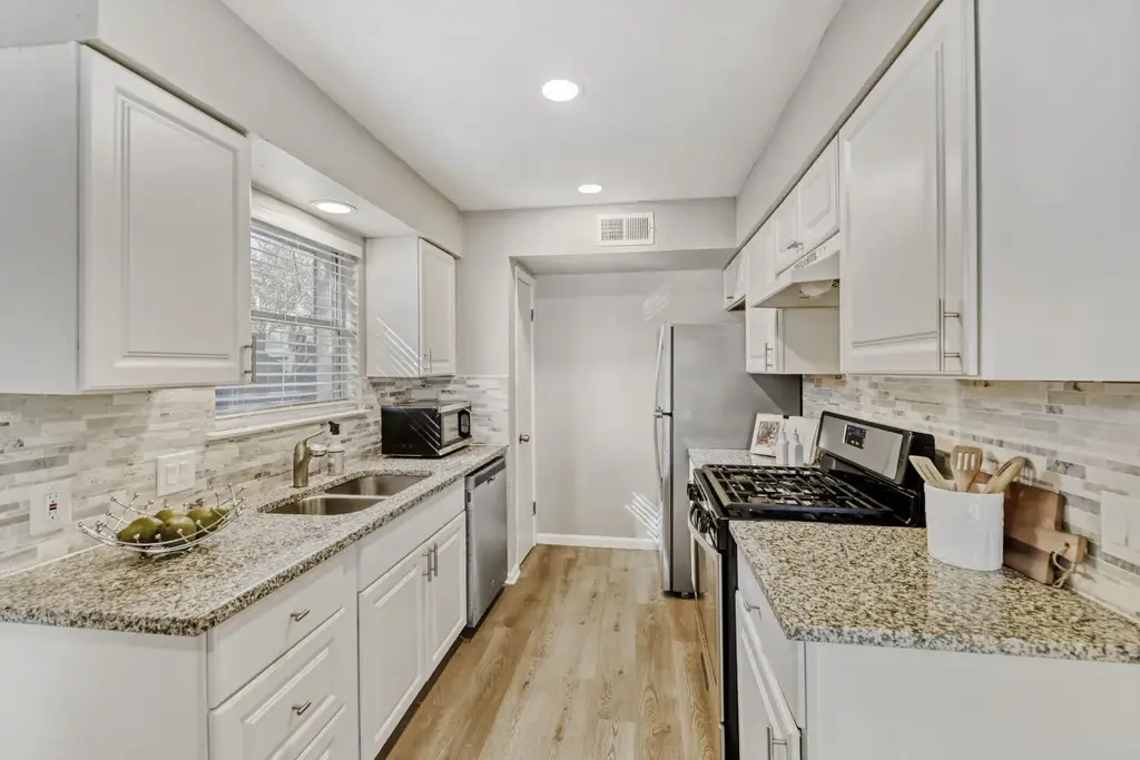 819 Sahara Avenue, Austin