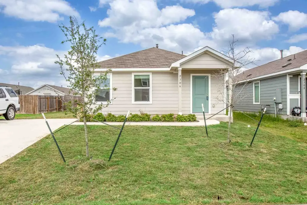 2306 Tornado Alley, Lockhart