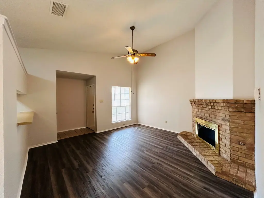 416 Greenlawn Boulevard 1, Round Rock