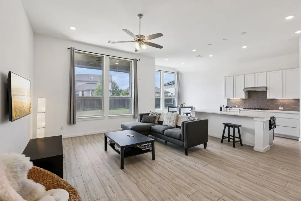930 Nautical Loop, Kyle