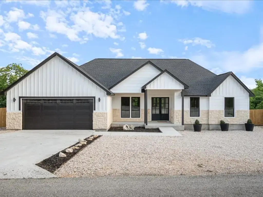 35 Whistling Wind Lane, Wimberley