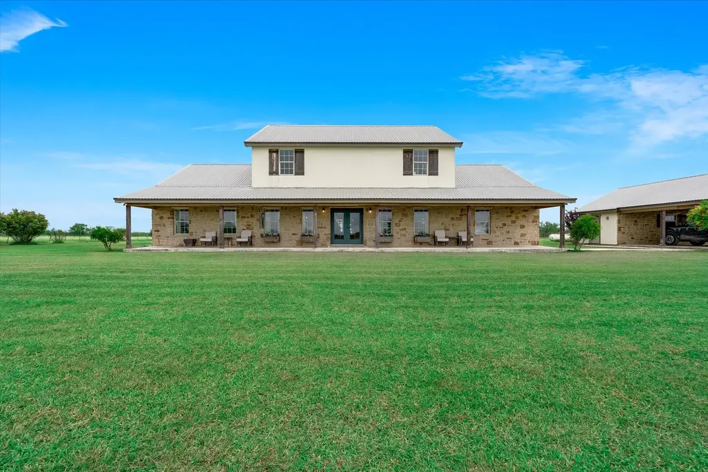 400 Little El Paso Road, Martindale