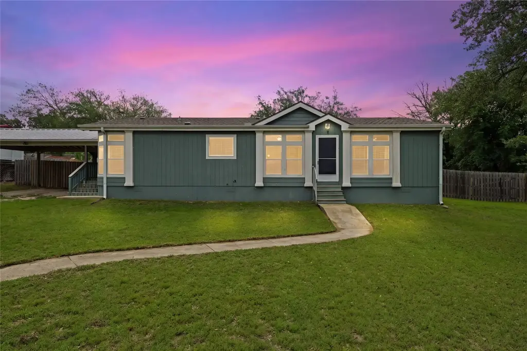 124 Grace, Belton