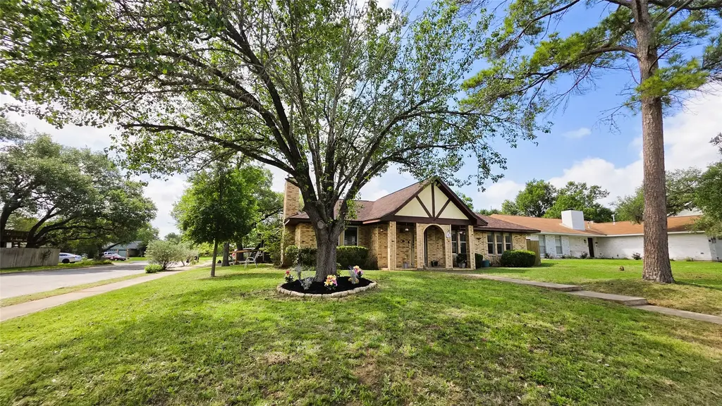 5609 Wagon Train Road, Austin