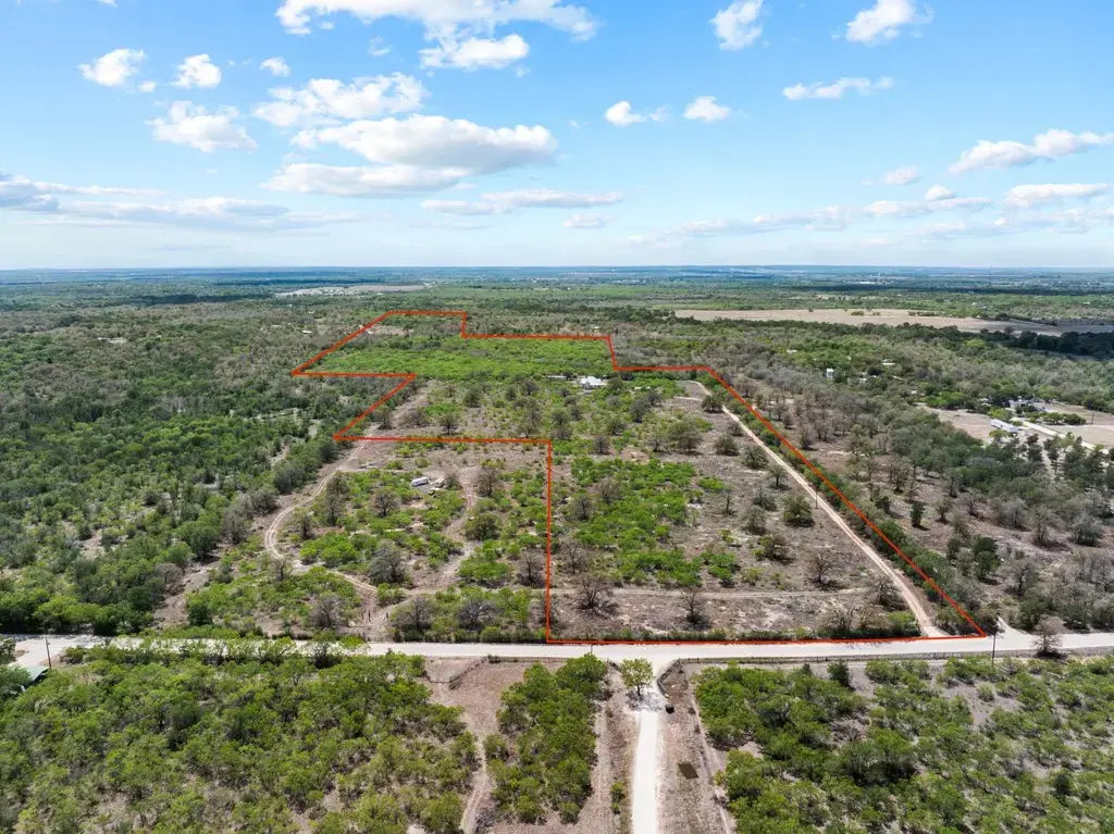 2124 Bugtussle Lane, Luling