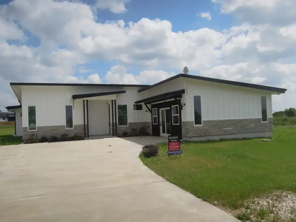 3947 County Road 210, Bertram