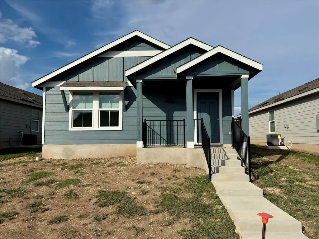 450 Sormonne Loop, Kyle