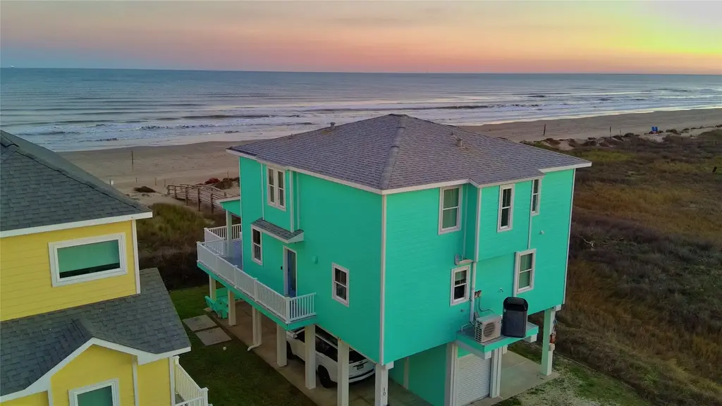 107 Mar Vista Court, Freeport