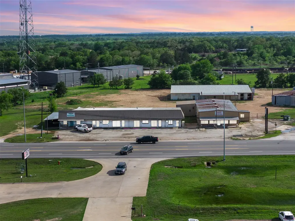 2910 E Austin Street, Giddings