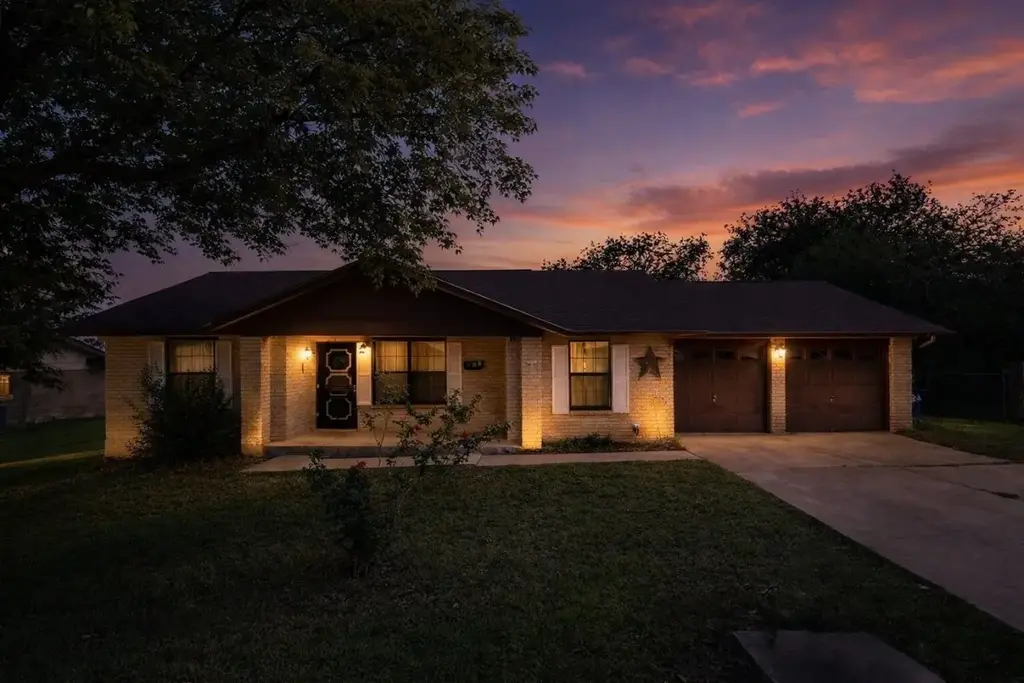 310 Mcclendon Drive, Elgin
