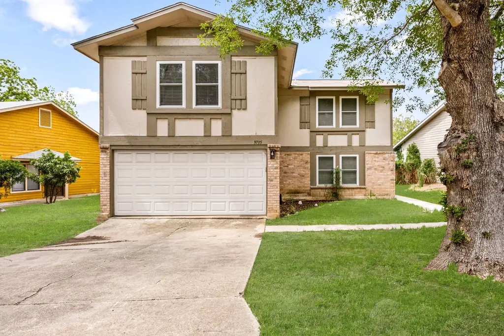 9735 Fortune Ridge Drive, Converse