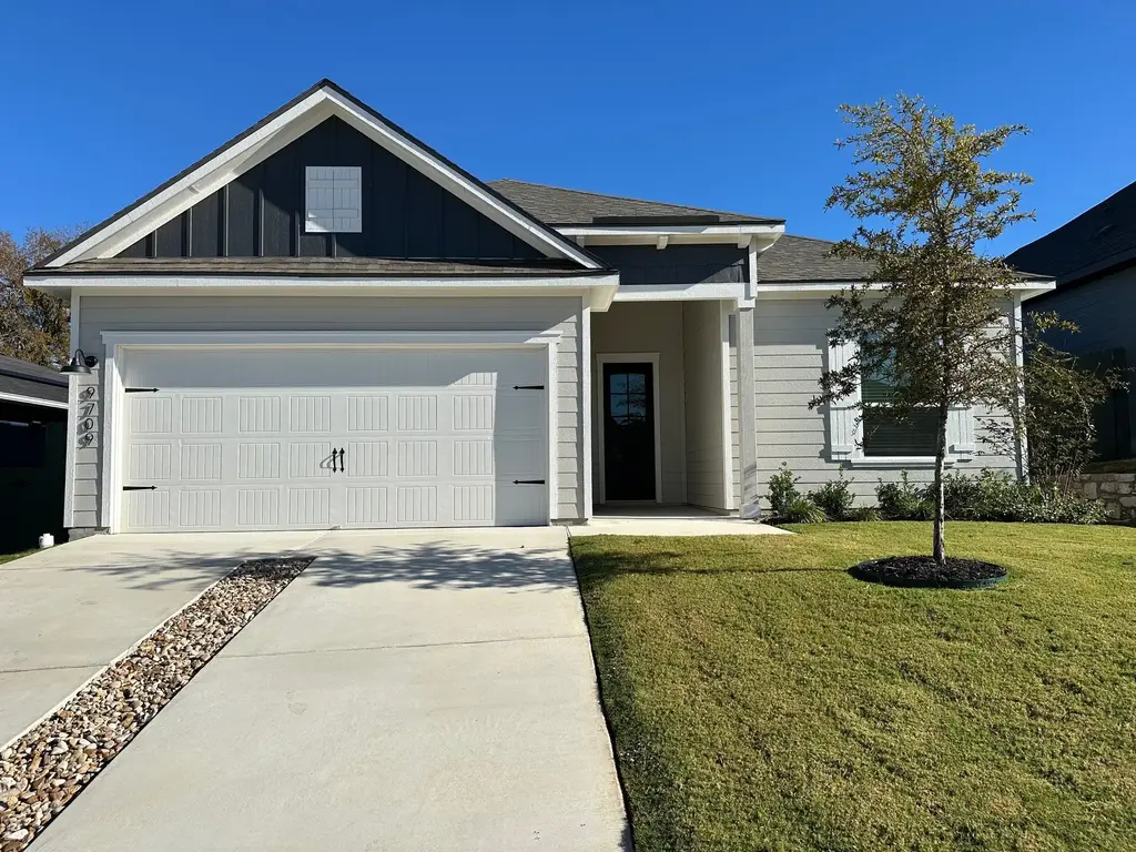 9709 Gladsome Path, Manor