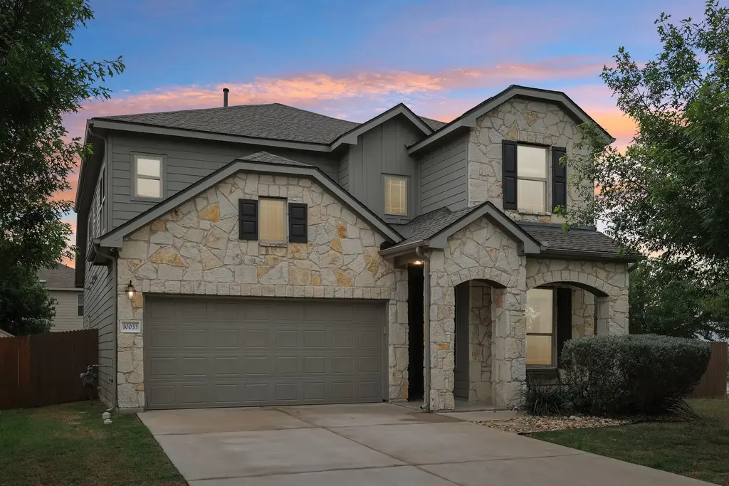 10033 Gertrudis Loop, Austin