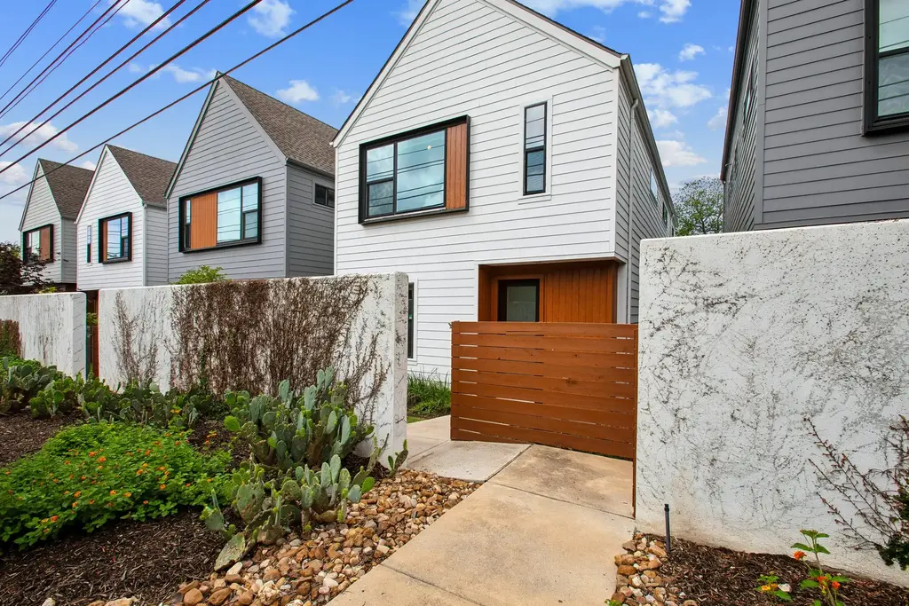 4020 Airport Boulevard 14, Austin