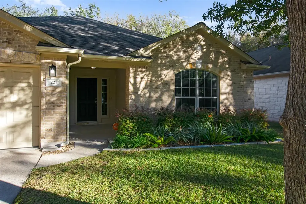 221 Creek Ridge Lane, Round Rock