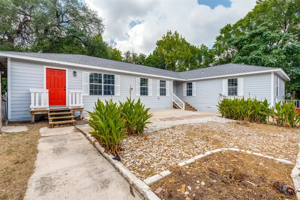 417 N Blanco Street, Lockhart