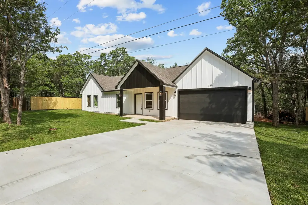 210 Flint Ridge Street, Bastrop