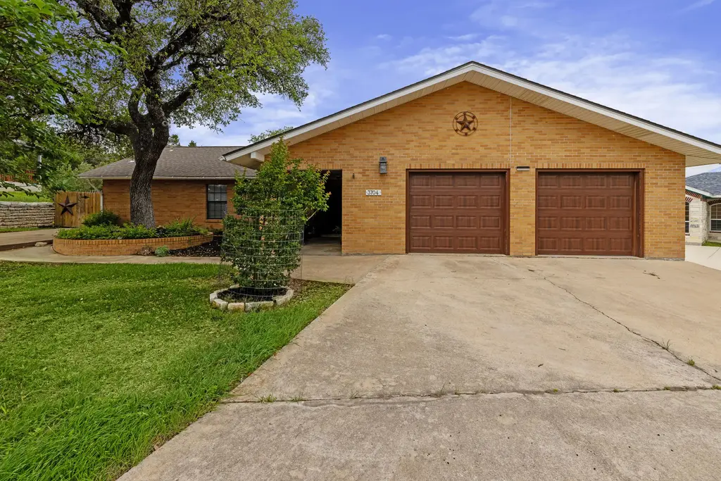 3704 Austin Cove, Lago Vista