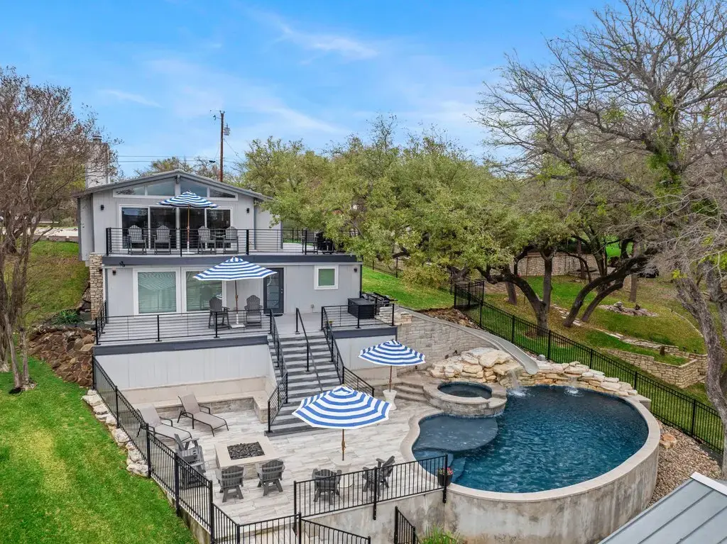 205 Beaver Circle, Horseshoe Bay