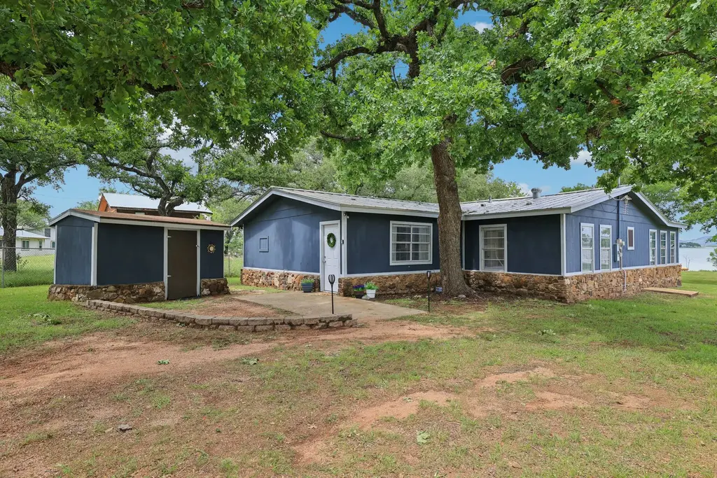 145 Oak Point Drive, Tow