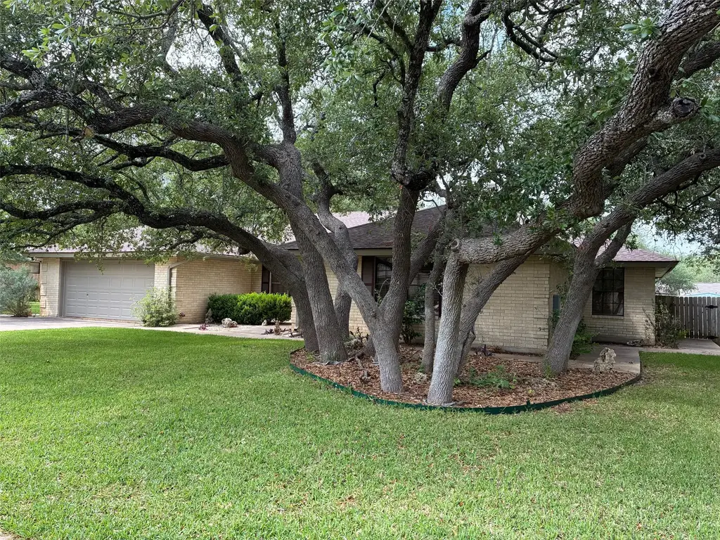 203 Oakwood Drive, Georgetown