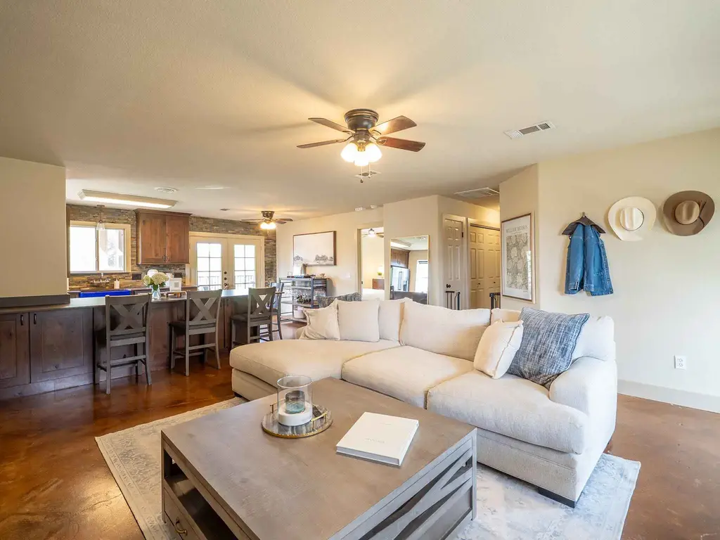 10212 Thomas Lane, Dripping Springs