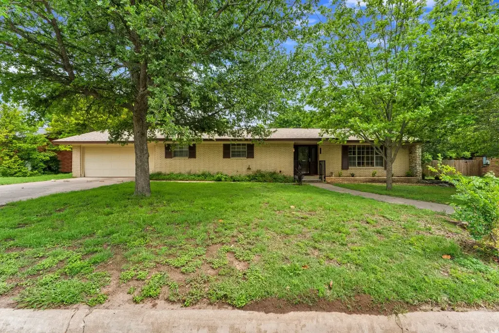 1011 N Vanderveer Street, Burnet