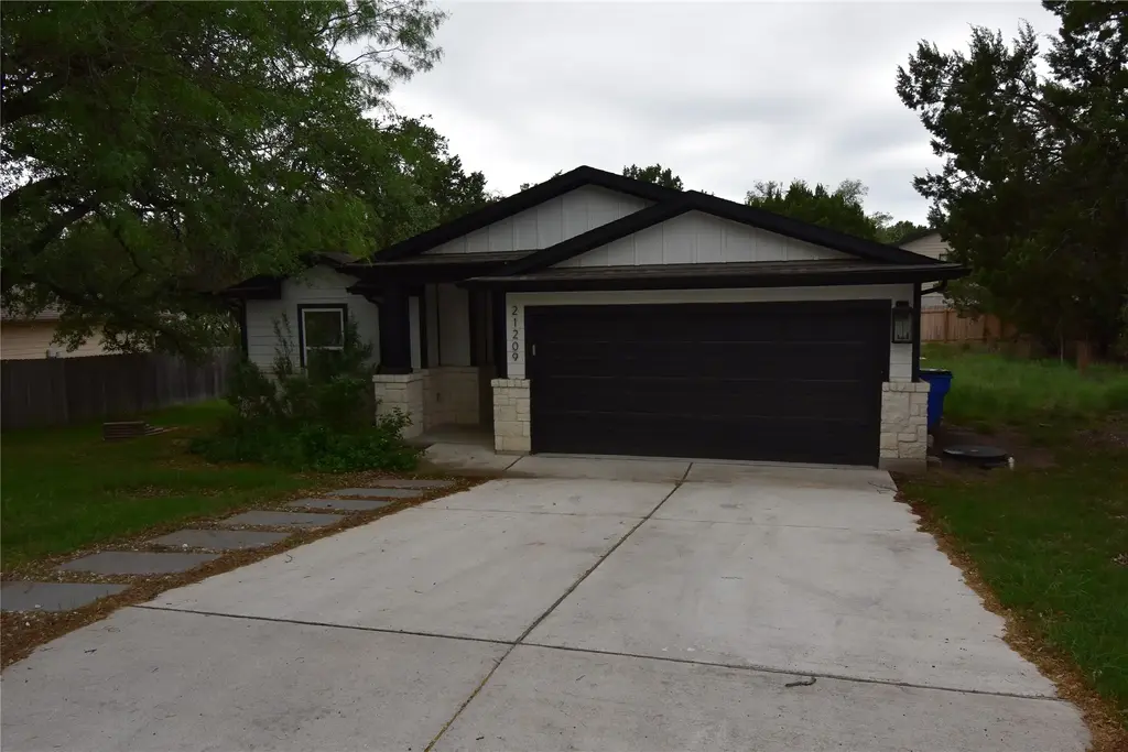 21209 Santa Carlo Avenue, Lago Vista