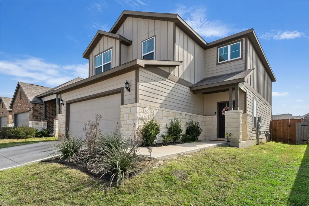 328 Thornless Circle, Buda
