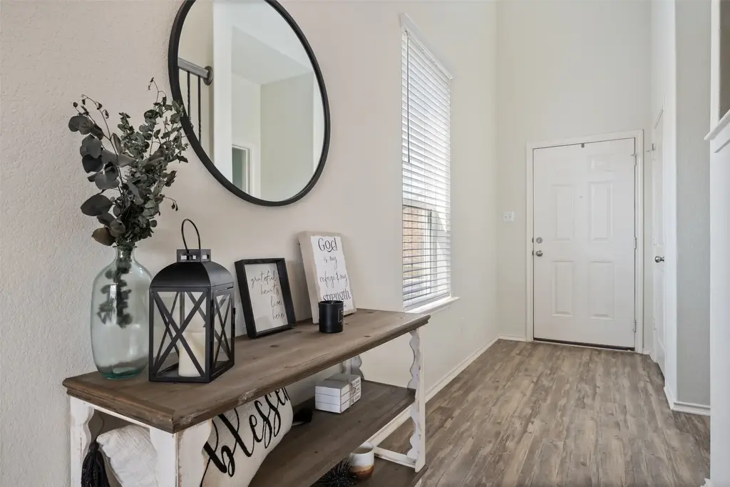 328 Thornless Circle, Buda