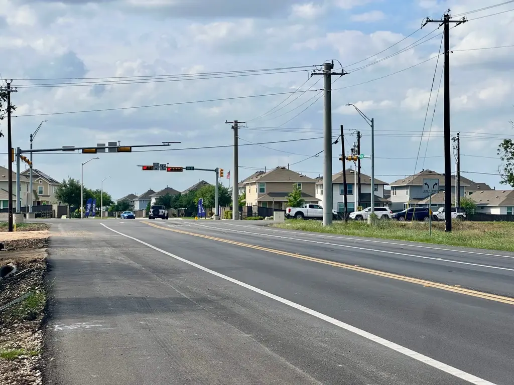 4011 Fm 1966, Maxwell