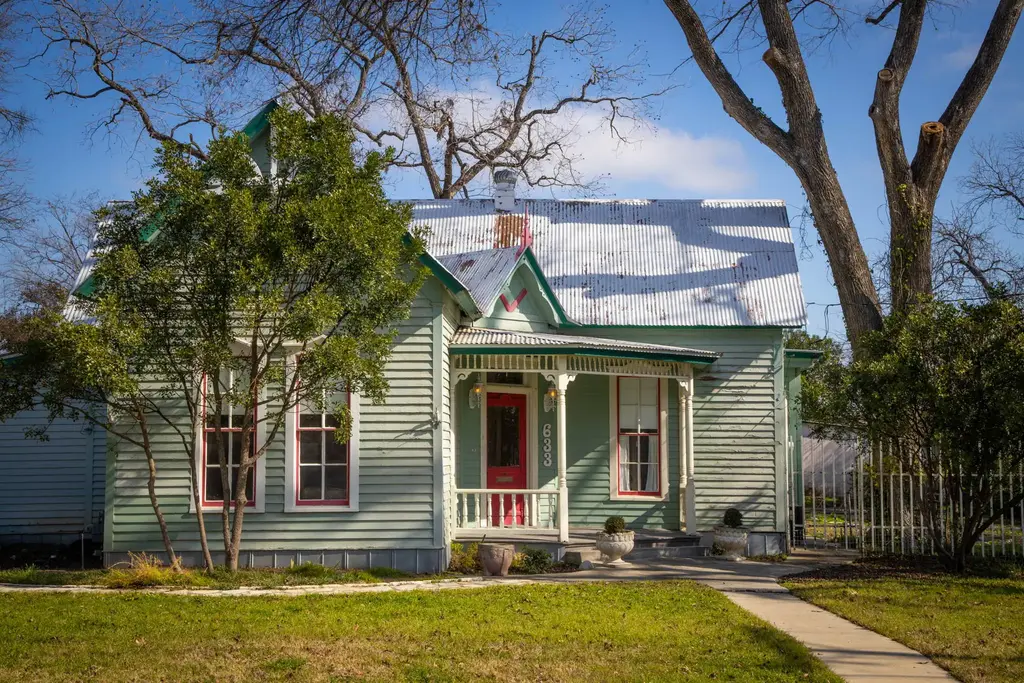 633 S Castell Avenue, New Braunfels