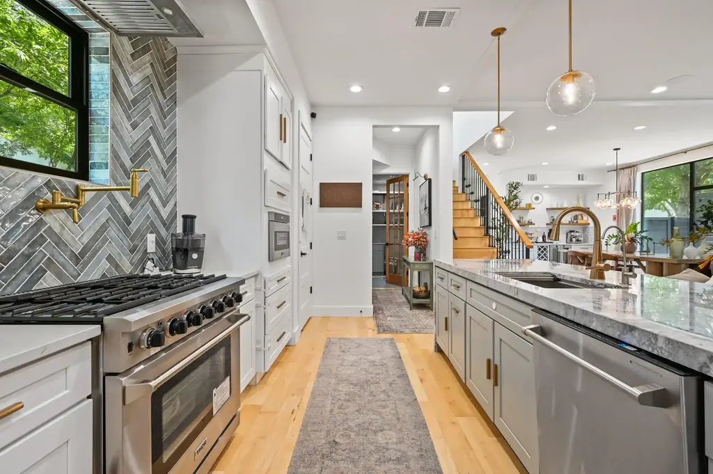7810 Hardy Drive, Austin