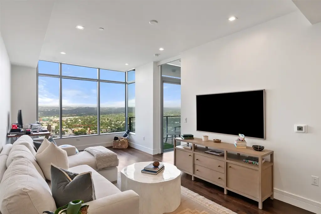 501 West Avenue 3402, Austin