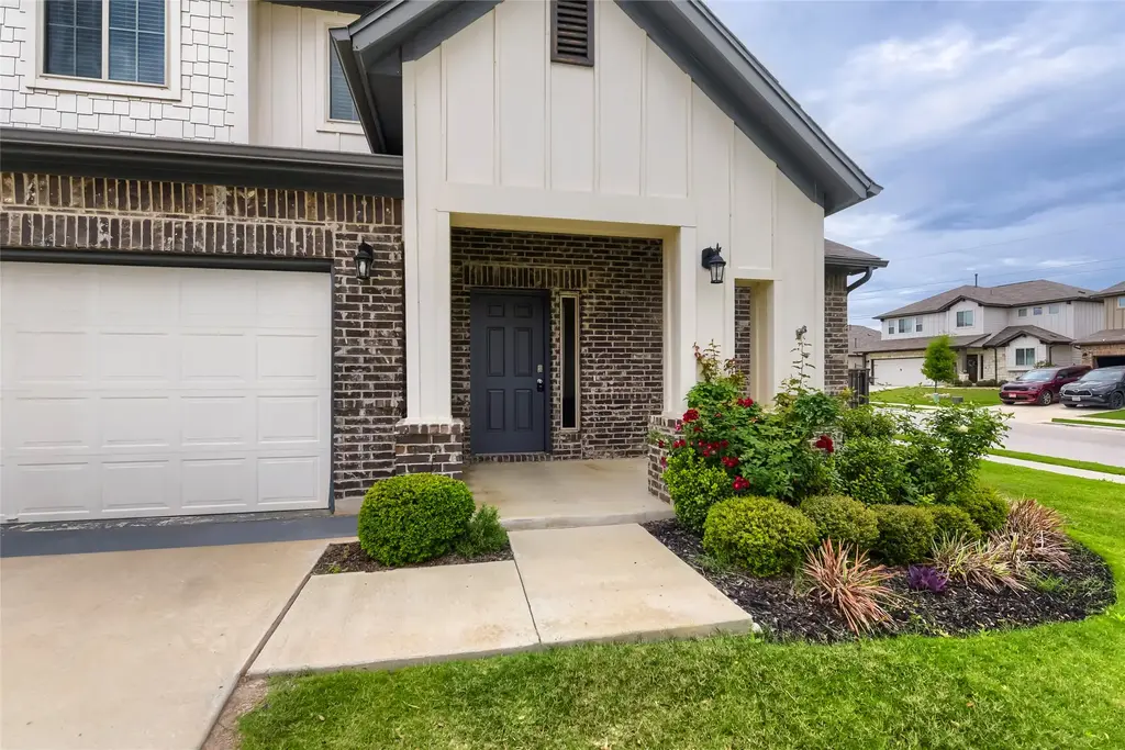 421 La Joya Pass, Leander