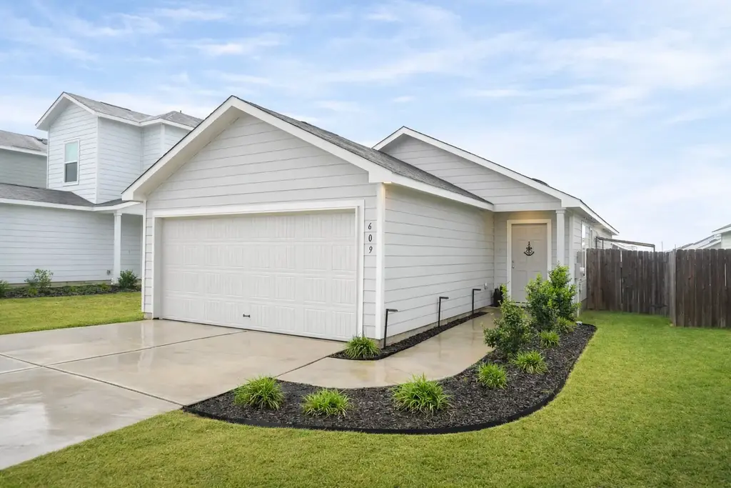 609 Marty Allen Loop, Jarrell